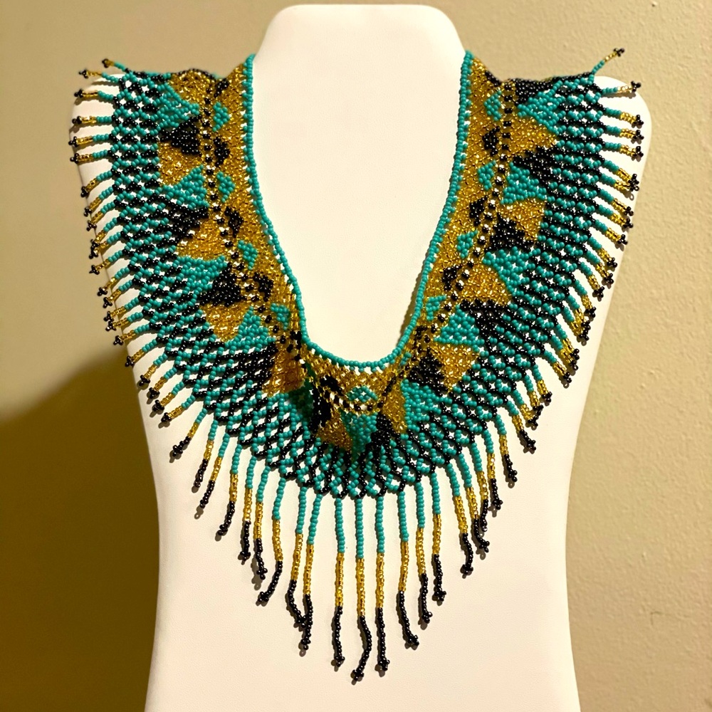 Huichol necklace 💚
